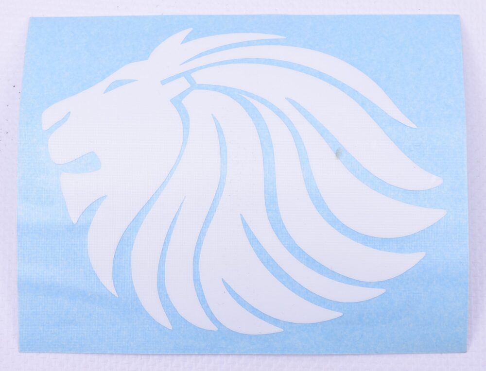 98.072400 STICKER LION 9CM WIT TRIBEL